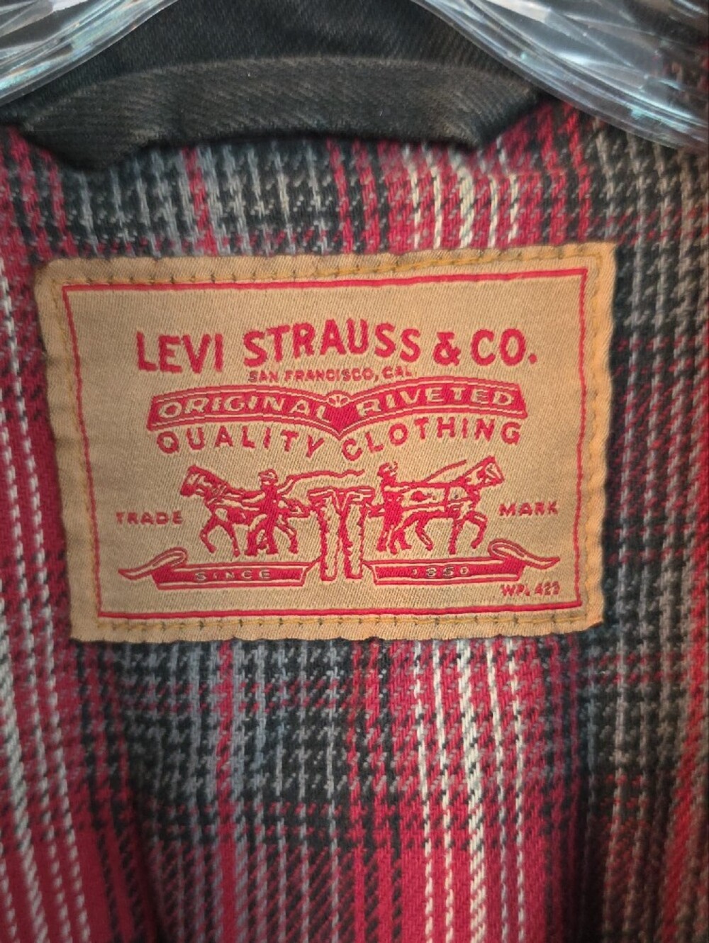 90s VTG Light Distressed Black Levi's Men's Denim-Style Jacket with Plaid Lining - Picture 2 of 9
